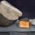 Los tres fragmentos del meteorito expuestos en el museo 
