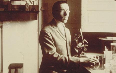 Antonio de Zulueta en el laboratorio de la Estación de Biología Marina de Santander / Archivo MNCN-CSIC