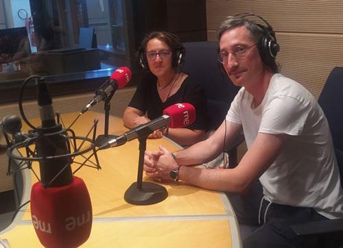 Iker Irisarri y Xiomara Cantera en los estudios de RNE 
